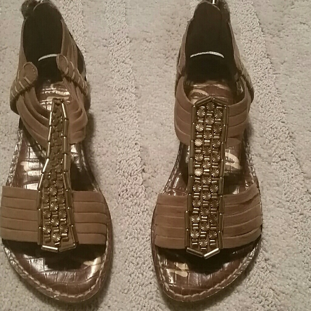 Sandal shoes